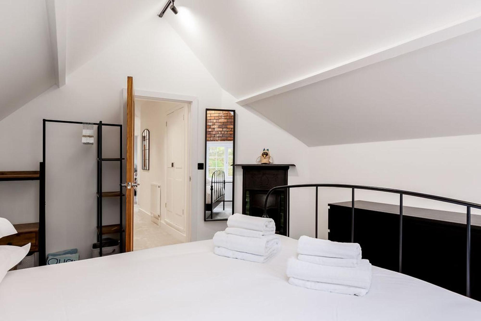 The Hideout Villa Bournemouth Bagian luar foto
